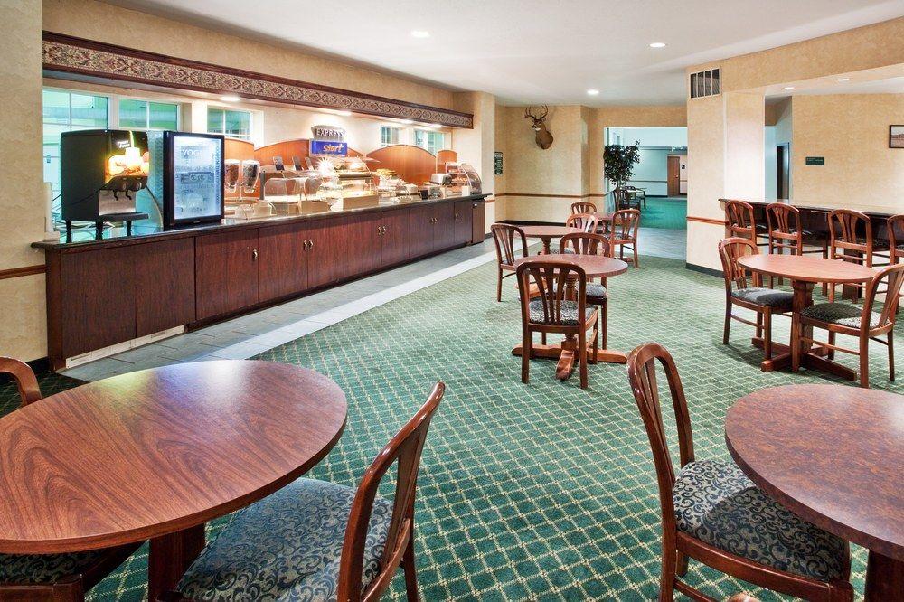 Holiday Inn Express St Ignace-Lake Central By Ihg Saint Ignace Exterior foto